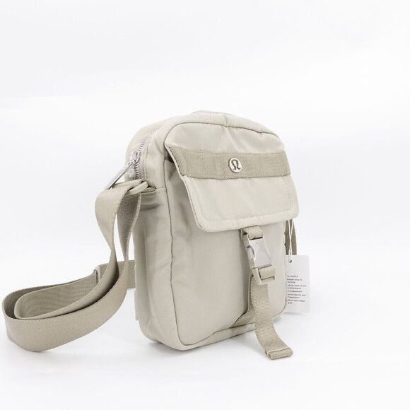 Lululemon Women's Wunderlust Crossbody Bag 2L Raw Linen Beige OS - Picture 4 of 12